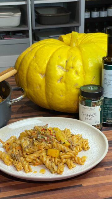 Wenn der Hunger groß ist und die Zeit knapp –
einfach alles in einen Topf, Deckel drauf und genießen! 😅🎃
#OnePotLiebe #KürbisLaune #FoodByMargriet #HerbstGenuss #EinfachLecker #Küchenliebe