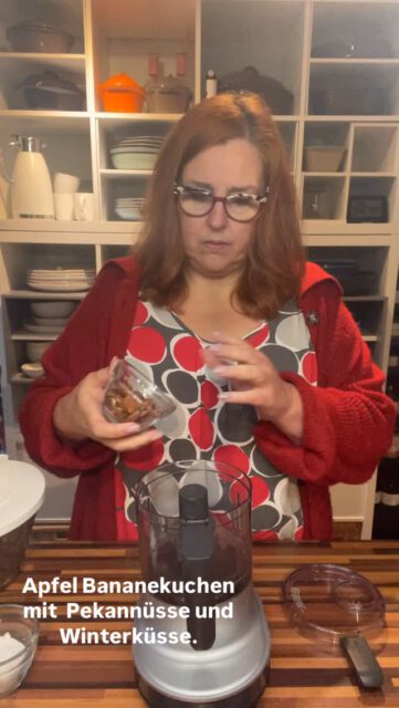 🍎 Apfel-Bananen-Kuchen mit Winterkuss & Pekannüssen 🍌
Saftig, nussig und mit einer feinen winterlichen Note – einfach himmlisch! ❄️
Perfekt für gemütliche Nachmittage mit einer Tasse Tee oder Kaffee ☕️💛

Wer einmal probiert, will sofort das Rezept – versprochen! 😉

#apfelbananenkuchen #winterkuss #pamperedchef #edelschmaus #foodbymargriet #thermomixrezepte #backenmitliebe #kuchenliebe #herbstrezepte #kuchenzeit #gemütlich #backidee #saisonalkochen #rezepteausdemofen #leckerschmecker #foodinspo #einfachlecker #genussmoment #backfreude

⸻

🌼 Wo findest du das Rezept oder das Produkt?
Klicke einfach auf den Link in der Bio ⬆️

🌼 Für Rezepte, Tipps und Produkte von Pampered Chef & Edelschmaus
besuche meine Website: www.foodbymargriet.de oder www.foodbymargriet.com

🌼 Google hilft auch:
Gib einfach ein 👉 Food by Margriet + den Rezeptnamen oder das Produkt

🌼 Beratung, Service & Produkte
bekommst du direkt bei mir 💬
📱 Kontakt & WhatsApp: 0049 (0)162 9331957

🌼 Ich freue mich sehr, wenn du dich bei mir meldest!
Margriet 🌼