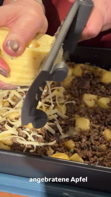 Knusper oben, cremig innen, happy Bauch. 🤤
Sauerkraut + Süßkartoffel + gebratener Apfel = Winterliebe aus der Auflaufform. ❄️❤️