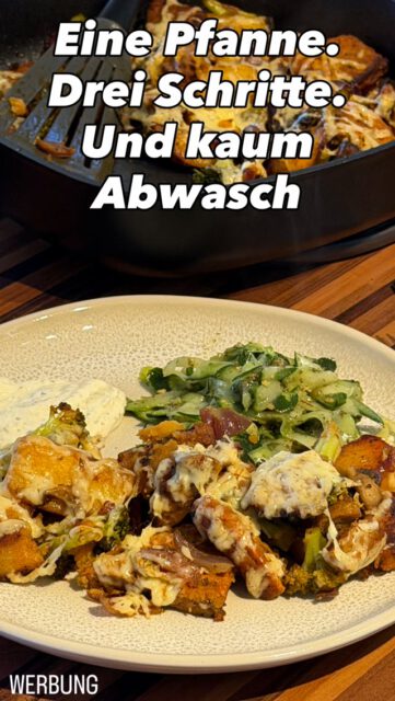 Werbung
Anbraten ➜ überbacken ➜ direkt auf den Tisch!
Genau DAS liebe ich an den Pfannen von Pampered Chef. ❤️
Kartoffeln, Gemüse und Fleisch schön anbraten, Käse drüber 🧀 und dann wandert die Pfanne einfach direkt vom Herd in den Backofen.
Und bei dieser Pfanne kommt noch ein kleines Highlight dazu: Der Griff lässt sich abnehmen! 🙌 Perfekt, wenn im Backofen nicht ganz so viel Platz ist.
Goldbraun überbacken, aus dem Ofen holen und direkt in der Pfanne servieren.
Einfach, praktisch und sooo lecker! 🤤
Wer liebt solche unkomplizierten Gerichte genauso wie ich? ❤️
#pamperedchef #pfannenliebe #einfachkochen #ofenliebe #überbacken