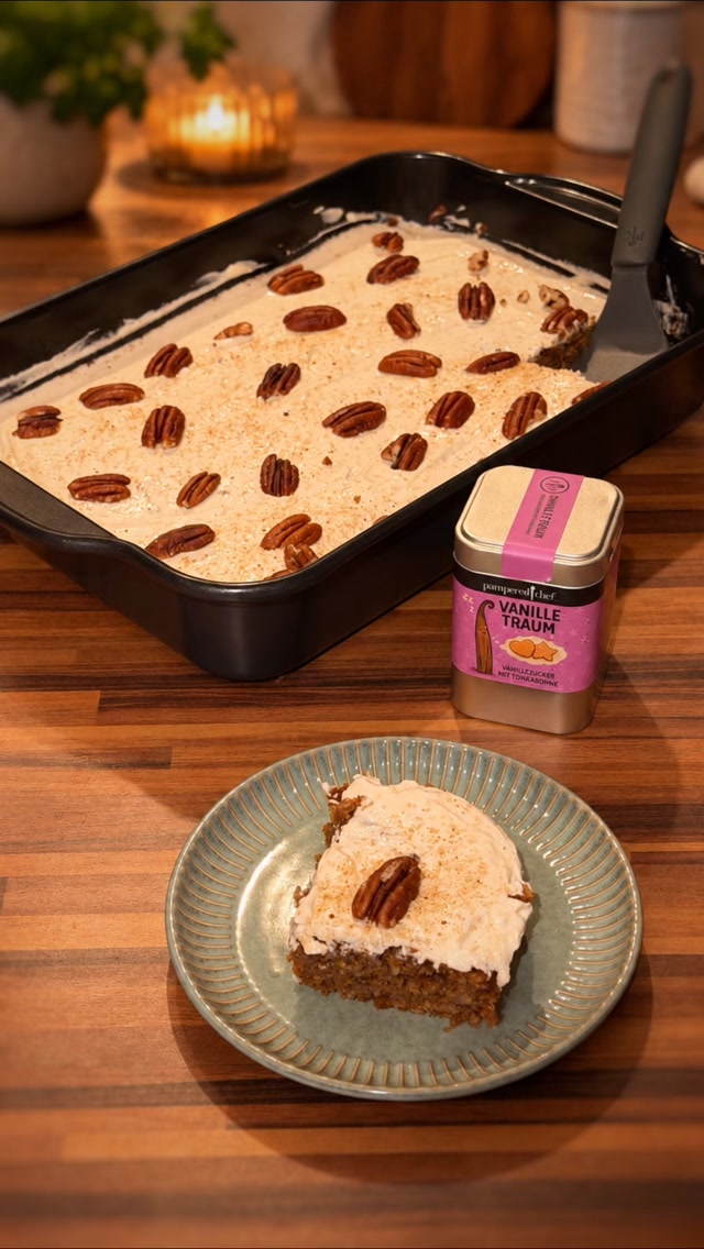 Kürbis, Apfel, Haferflocken & Datteln – klingt gesund, schmeckt aber vor allem richtig lecker. 🎃🍎🤎
Saftig, herbstlich und das Beste: Der Kuchen bleibt unglaublich lange schön saftig und lecker. 🍂
Das Rezept findest du natürlich auf meinem Board.
#Kürbisliebe #Herbstküche #pamperedchef #FoodbyMargriet