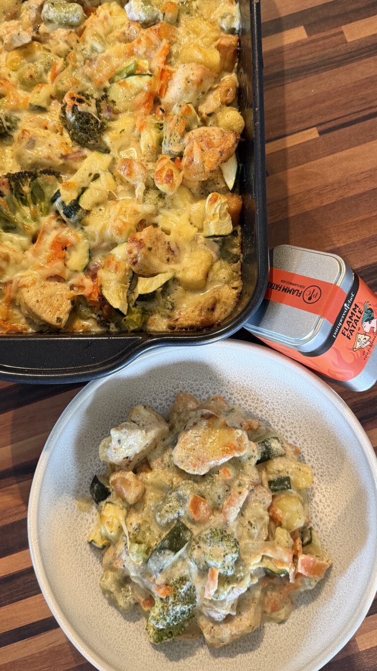 Cremiger Gnocchi-Auflauf mit Hähnchen & Gemüse